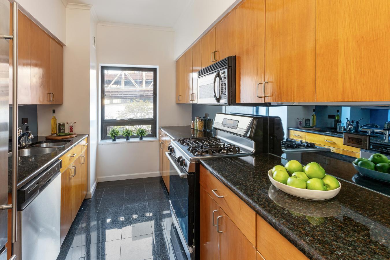 New York, New York, 10022, United States, 4 Bedrooms Bedrooms, ,4 BathroomsBathrooms,Residential,For Sale,1941569
