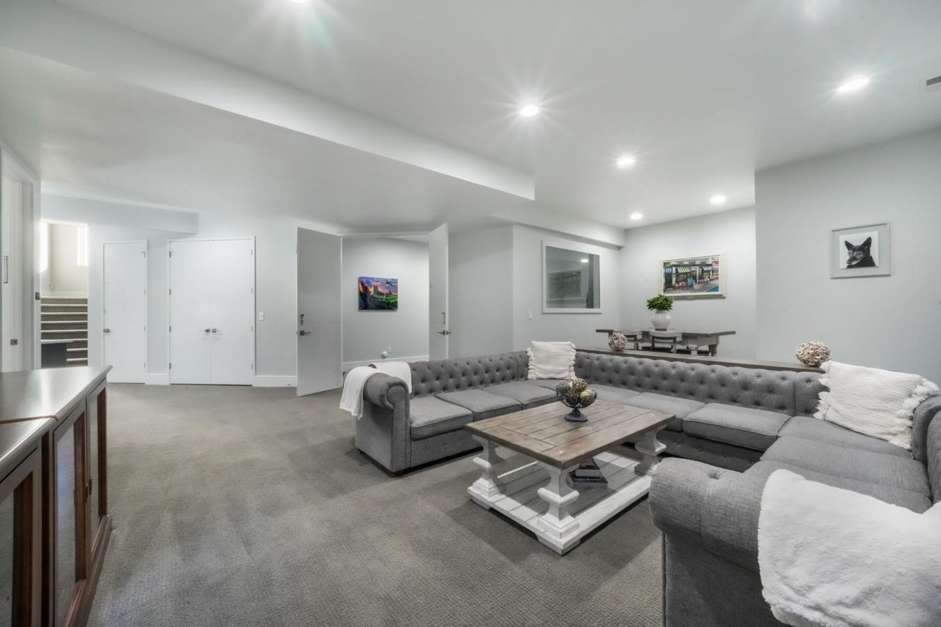 Colorado Springs, El Paso, 80908, United States, 6 Bedrooms Bedrooms, ,6 BathroomsBathrooms,Residential,For Sale,1880127