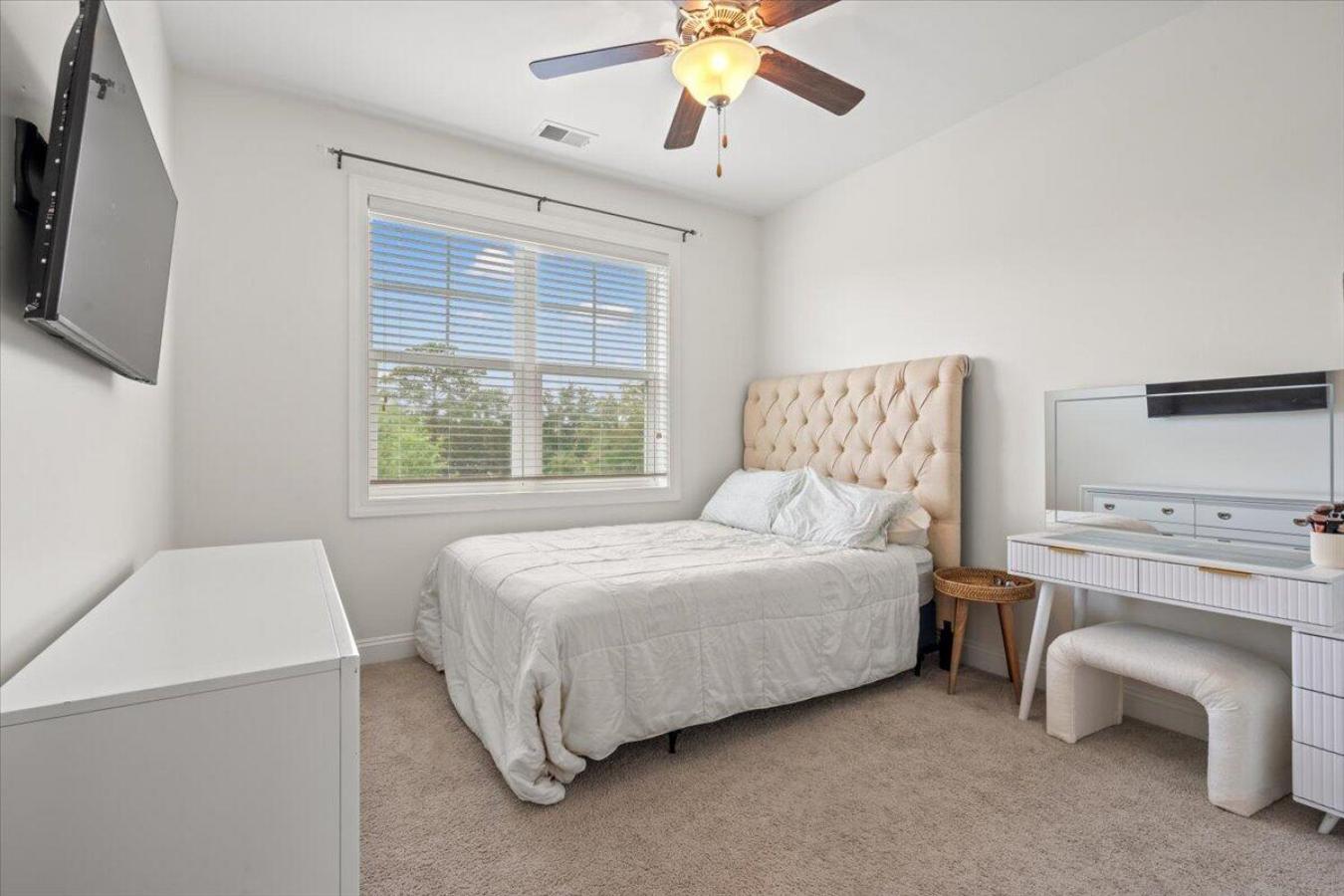 Mount Pleasant, South Carolina, 29466, United States, 3 Bedrooms Bedrooms, ,2 BathroomsBathrooms,Residential,For Sale,1860201