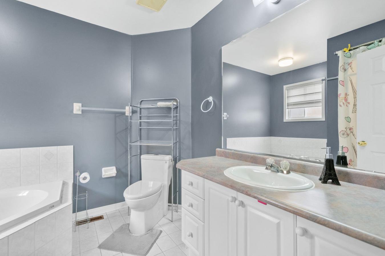 Richmond Hill, ON, L4S1V7, Canada, 3 Bedrooms Bedrooms, ,3 BathroomsBathrooms,Residential,For Sale,1860194