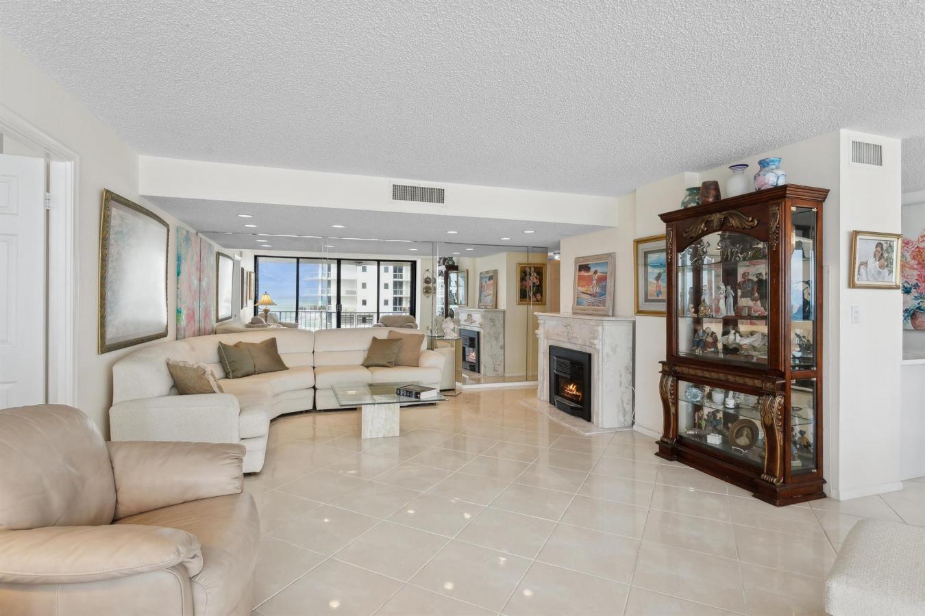 Riviera Beach, Florida, 33404, United States, 2 Bedrooms Bedrooms, ,2 BathroomsBathrooms,Residential,For Sale,1862732