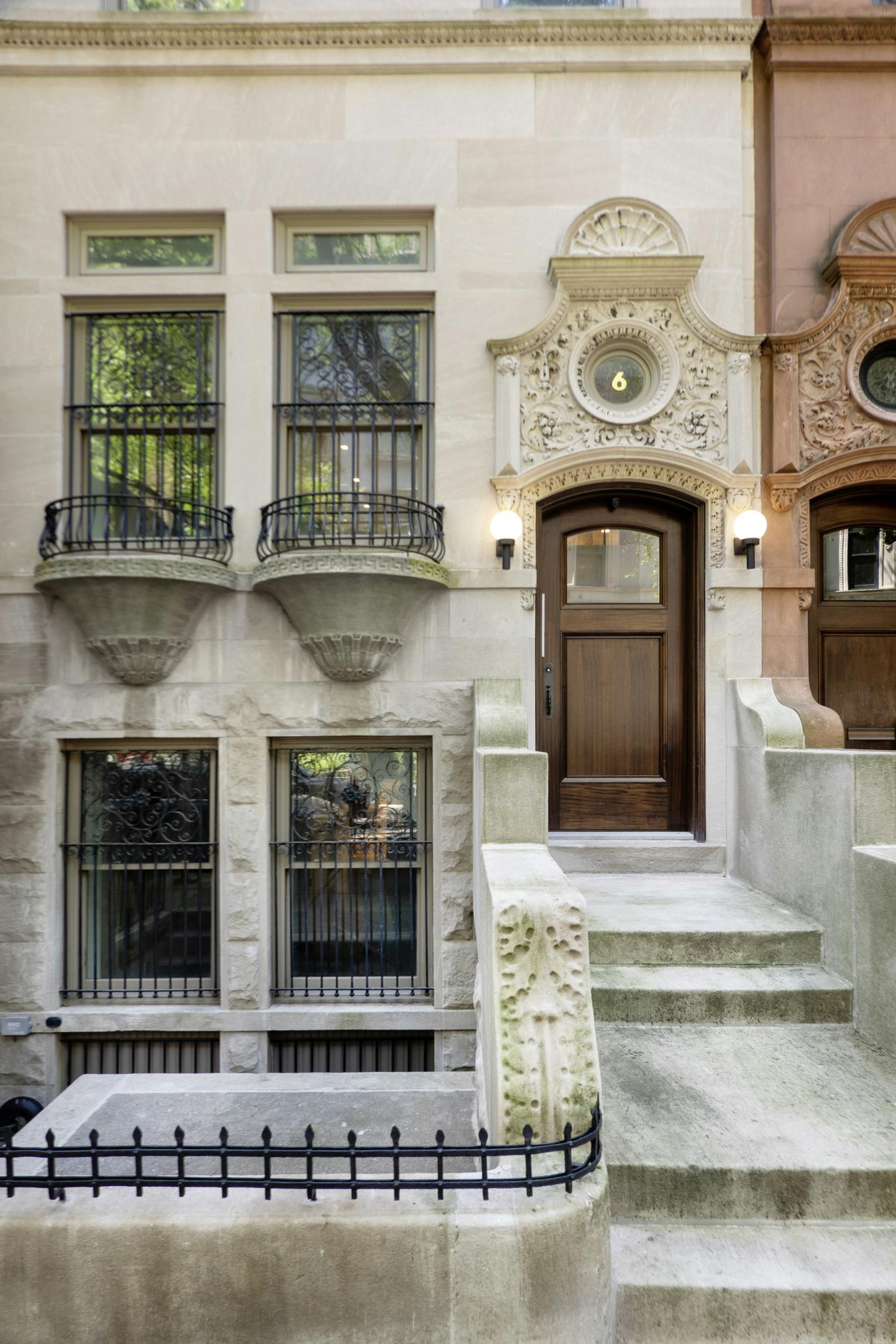 New York, New York, 10025, United States, 5 Bedrooms Bedrooms, ,4 BathroomsBathrooms,Residential,For Sale,1858379