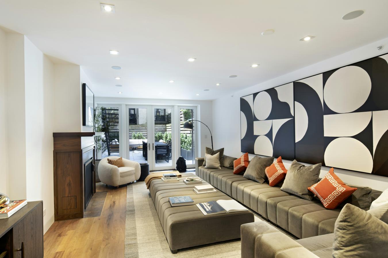 New York, New York, 10025, United States, 5 Bedrooms Bedrooms, ,4 BathroomsBathrooms,Residential,For Sale,1858379