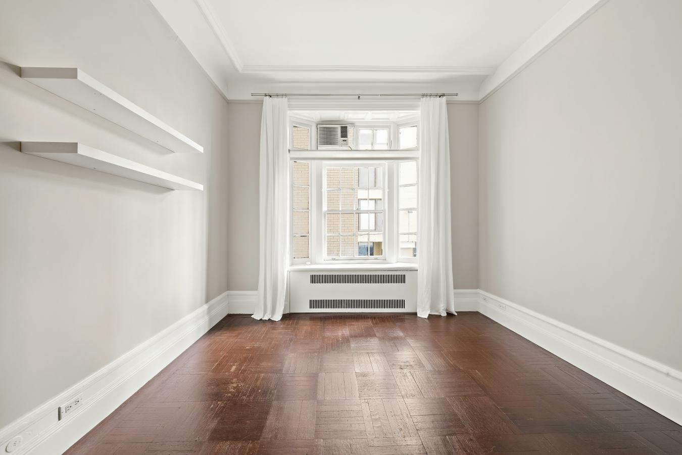 New York, New York, 10024, United States, 5 Bedrooms Bedrooms, ,3 BathroomsBathrooms,Residential,For Sale,1858378