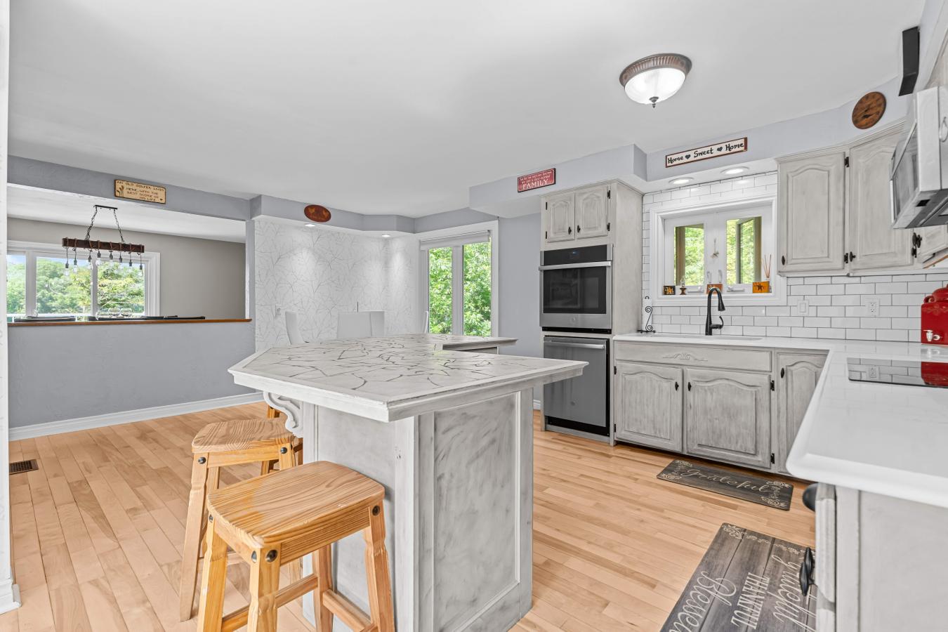 Seeley's Bay, South Frontenac, K0H 1H0, Canada, 7 Bedrooms Bedrooms, ,3 BathroomsBathrooms,Residential,For Sale,1862731