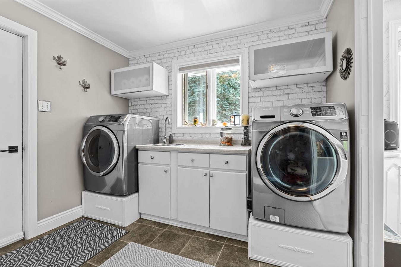 Seeley's Bay, South Frontenac, K0H 1H0, Canada, 7 Bedrooms Bedrooms, ,3 BathroomsBathrooms,Residential,For Sale,1862731