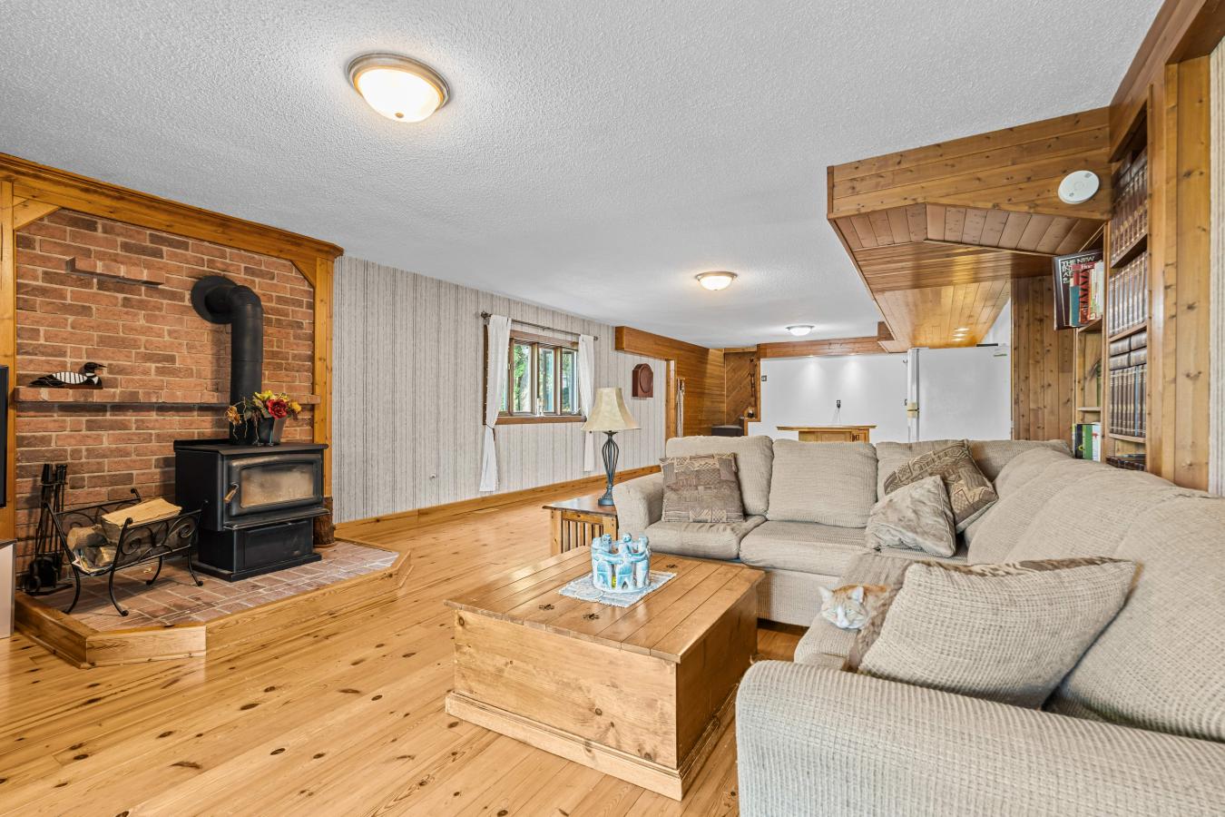 Seeley's Bay, South Frontenac, K0H 1H0, Canada, 7 Bedrooms Bedrooms, ,3 BathroomsBathrooms,Residential,For Sale,1862731