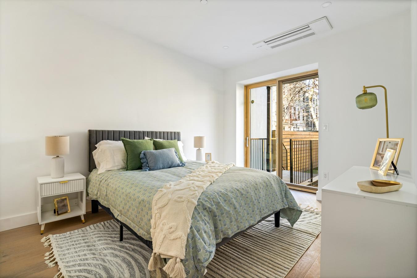 Williamsburg, South side, New York, 11211, United States, 2 Bedrooms Bedrooms, ,3 BathroomsBathrooms,Residential,For Sale,1858367