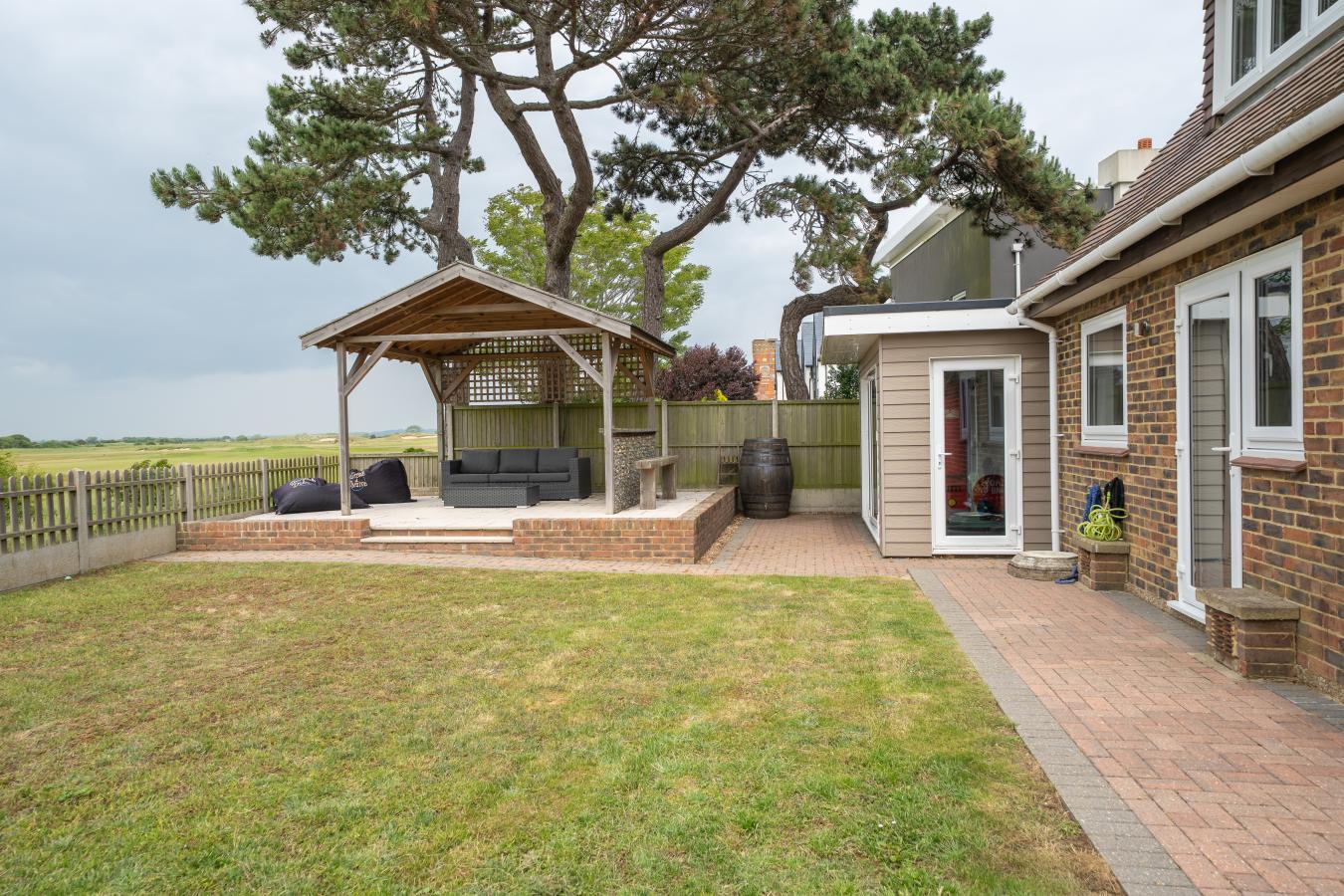 Littlestone, Kent, TN28 8QX, United Kingdom, 4 Bedrooms Bedrooms, ,4 BathroomsBathrooms,Residential,For Sale,1862728