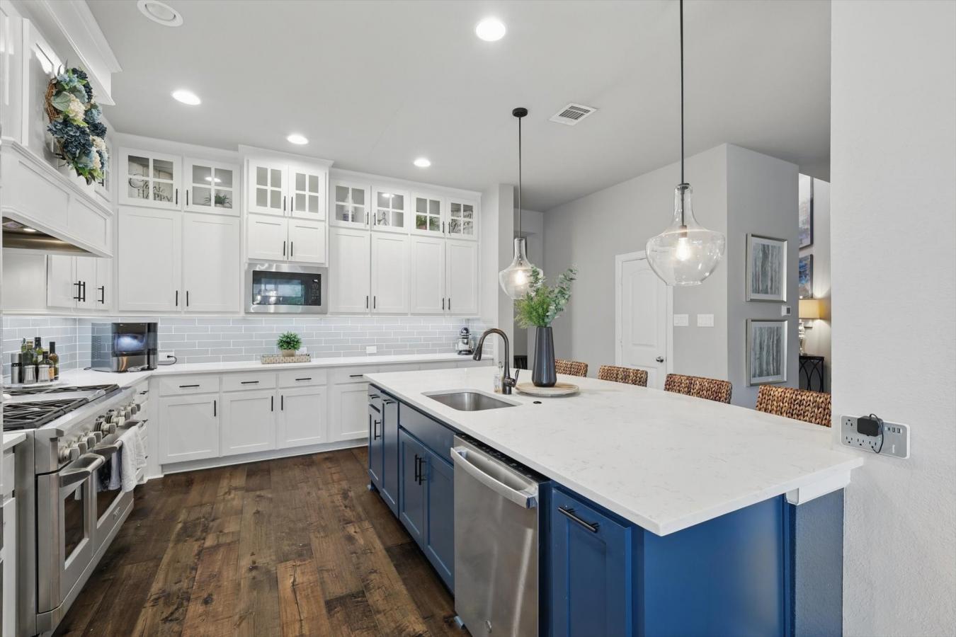 Mansfield, Texas, 76063, United States, 4 Bedrooms Bedrooms, ,3 BathroomsBathrooms,Residential,For Sale,1867868