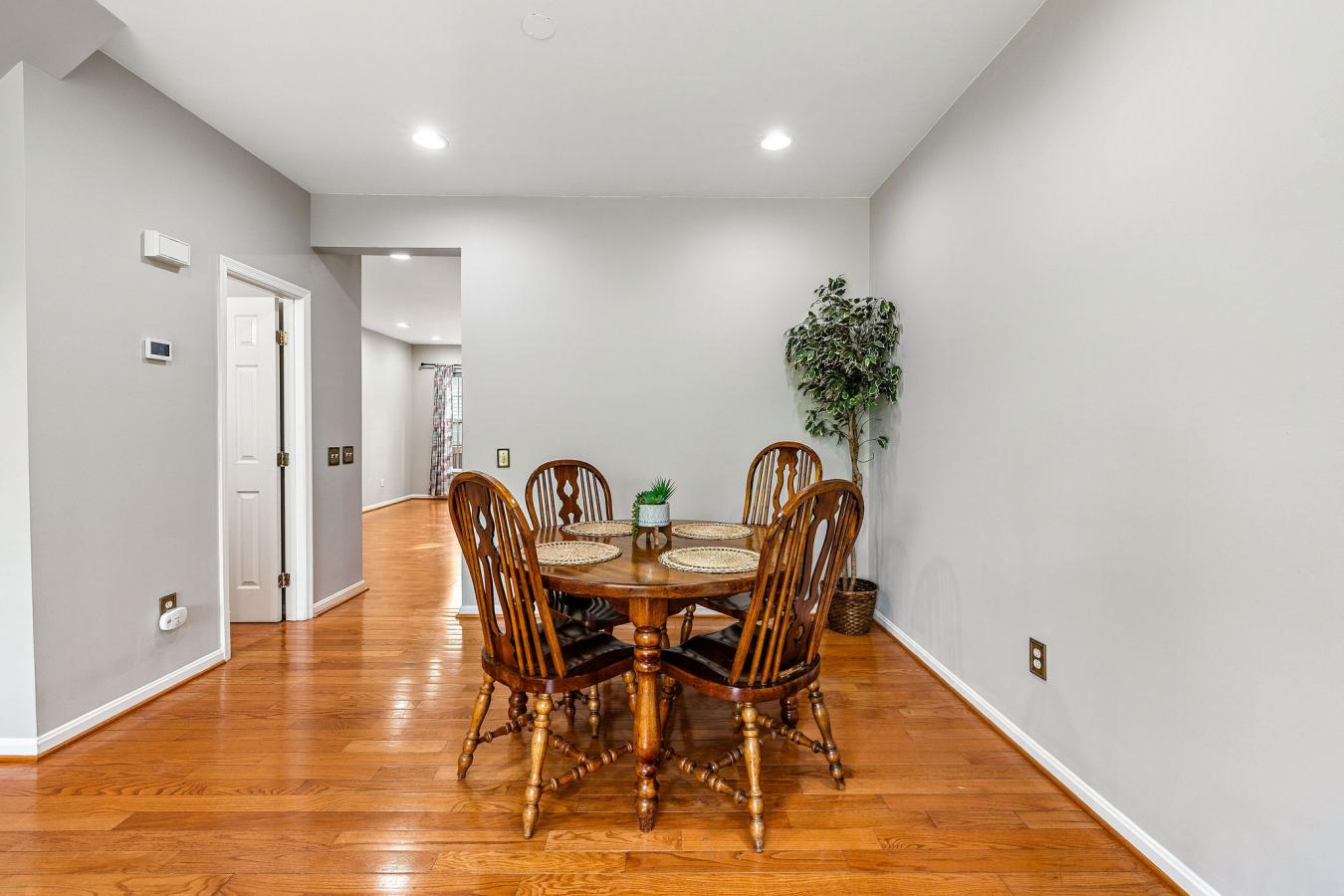 Herndon, Virginia, 20171, United States, 3 Bedrooms Bedrooms, ,3 BathroomsBathrooms,Residential,For Sale,1867844