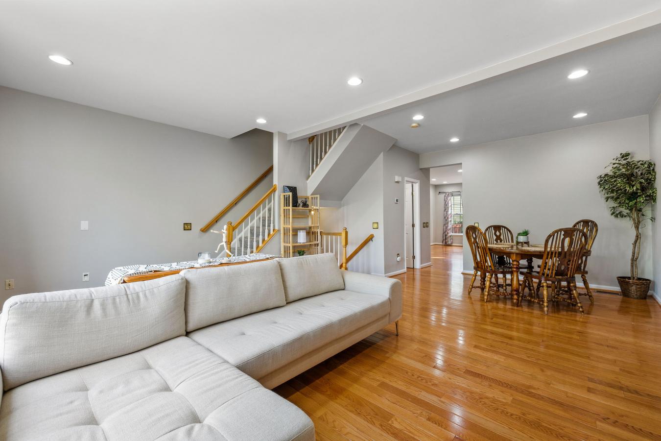 Herndon, Virginia, 20171, United States, 3 Bedrooms Bedrooms, ,3 BathroomsBathrooms,Residential,For Sale,1867844