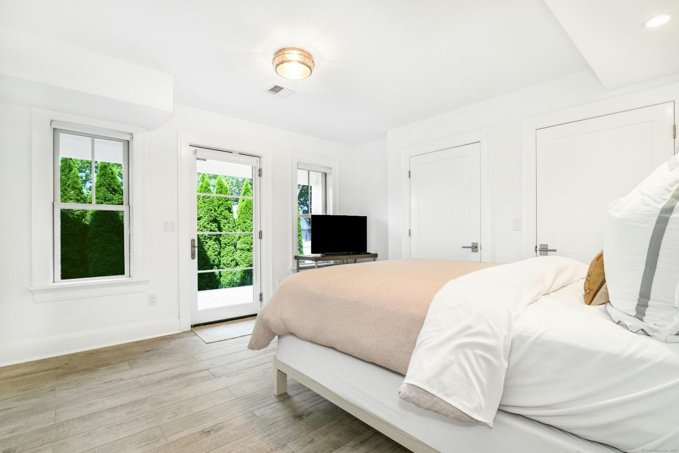 Rowayton, Connecticut, 06853, United States, 4 Bedrooms Bedrooms, ,4 BathroomsBathrooms,Residential,For Sale,1859191
