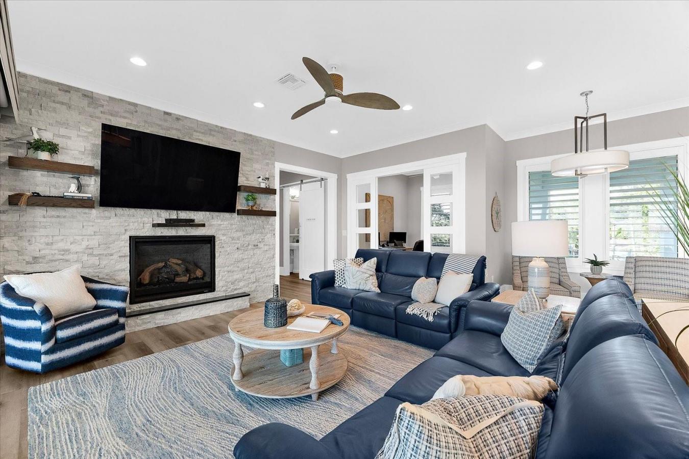 PALM HARBOR, Florida, 34683, United States, 4 Bedrooms Bedrooms, ,3 BathroomsBathrooms,Residential,For Sale,1926857