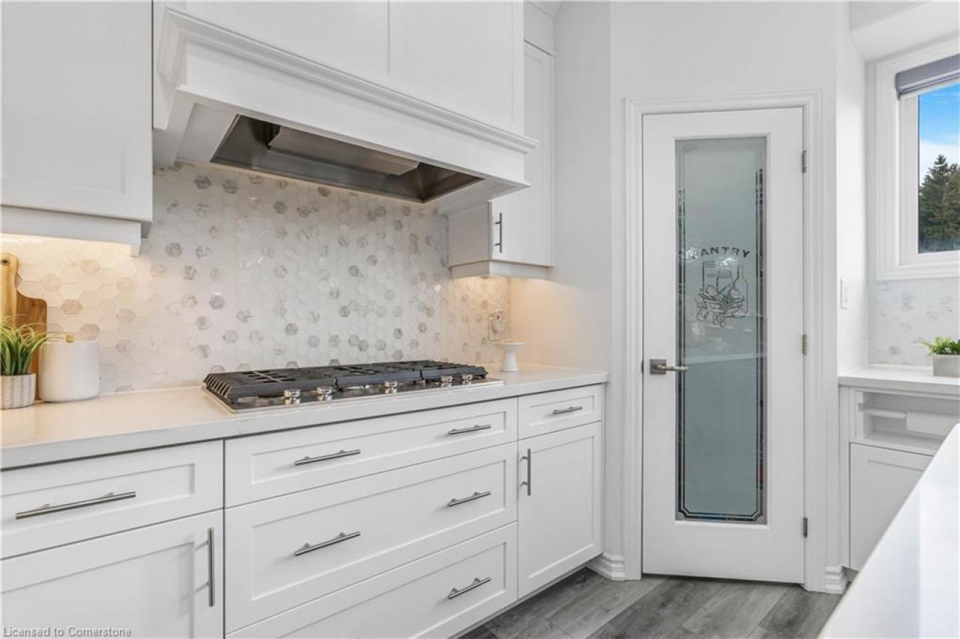 Lincoln, ON, L3J 0T1, Canada, 4 Bedrooms Bedrooms, ,3 BathroomsBathrooms,Residential,For Sale,1867827