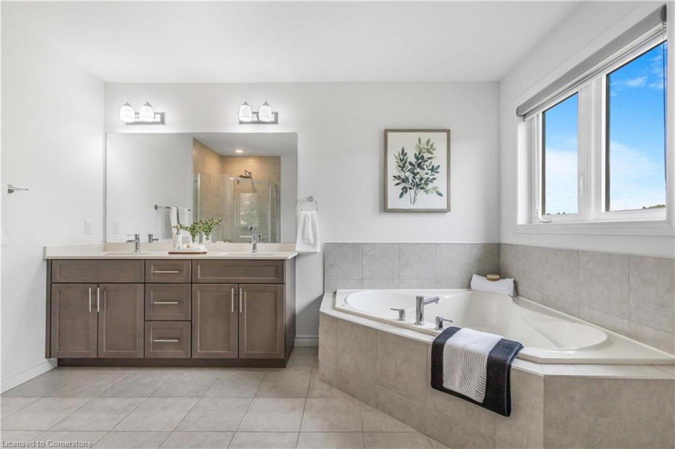 Lincoln, ON, L3J 0T1, Canada, 4 Bedrooms Bedrooms, ,3 BathroomsBathrooms,Residential,For Sale,1867827