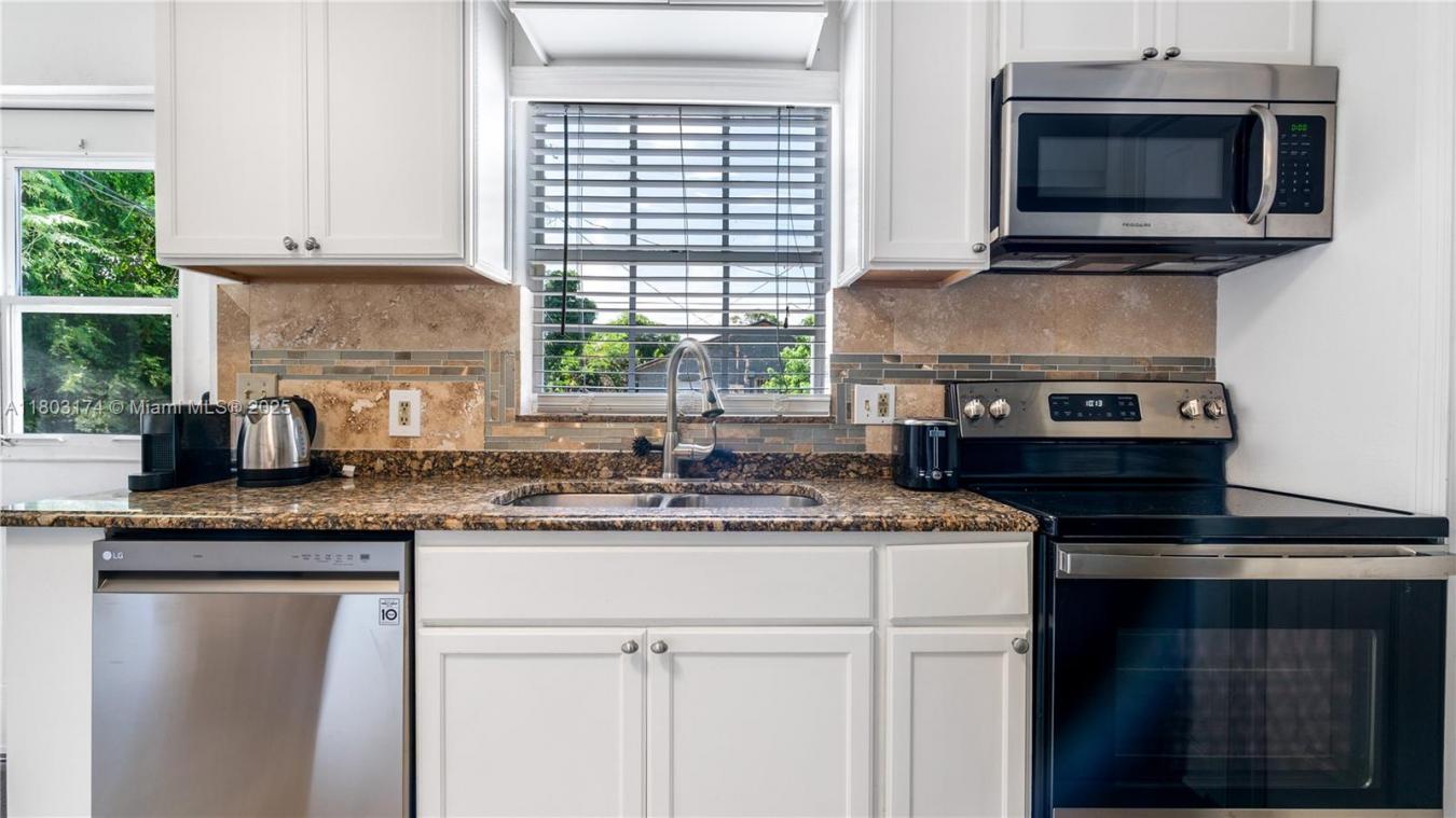 West Palm Beach, Palm Beach, 33405, United States, 3 Bedrooms Bedrooms, ,2 BathroomsBathrooms,Residential,For Sale,1868057