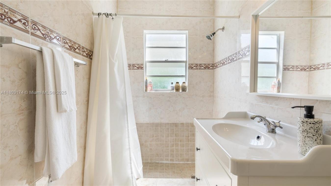 West Palm Beach, Palm Beach, 33405, United States, 3 Bedrooms Bedrooms, ,2 BathroomsBathrooms,Residential,For Sale,1868057