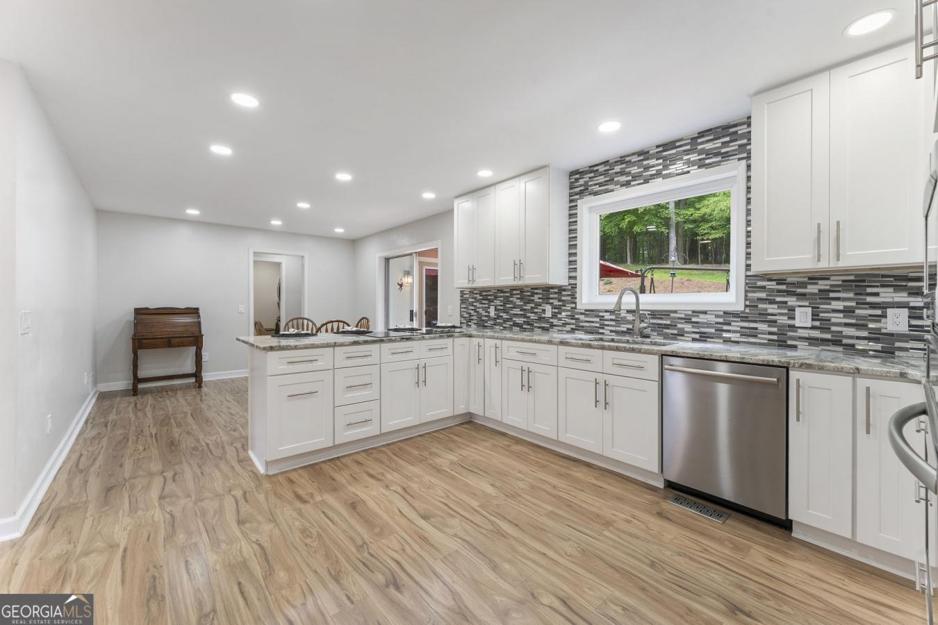 Peachtree Corners, Georgia, 30092, United States, 5 Bedrooms Bedrooms, ,3 BathroomsBathrooms,Residential,For Sale,1867823