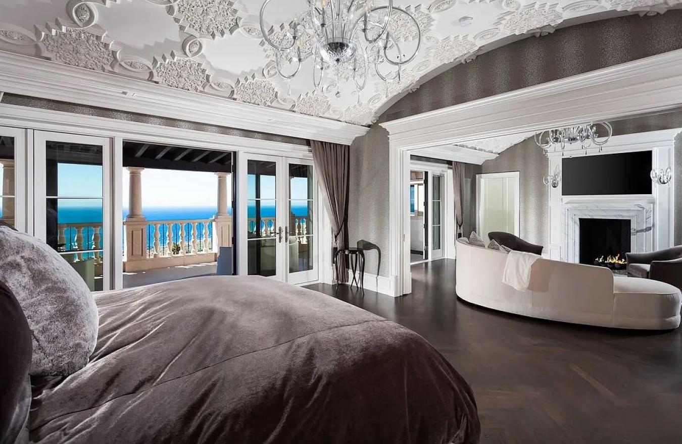 Newport Beach, California, 92657, United States, 6 Bedrooms Bedrooms, ,8 BathroomsBathrooms,Residential,For Sale,1966118