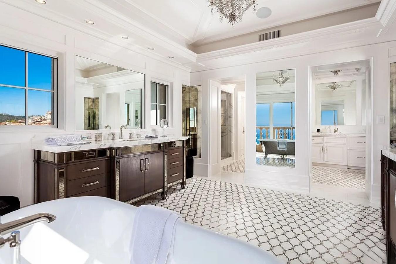 Newport Beach, California, 92657, United States, 6 Bedrooms Bedrooms, ,8 BathroomsBathrooms,Residential,For Sale,1966118