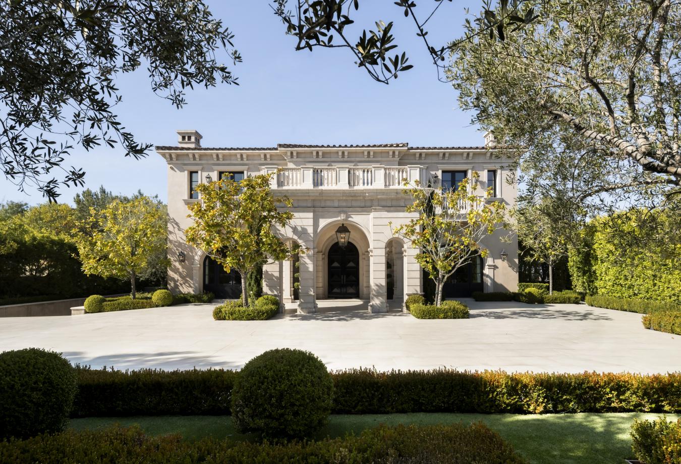 Newport Beach, California, 92657, United States, 7 Bedrooms Bedrooms, ,10 BathroomsBathrooms,Residential,For Sale,1967478