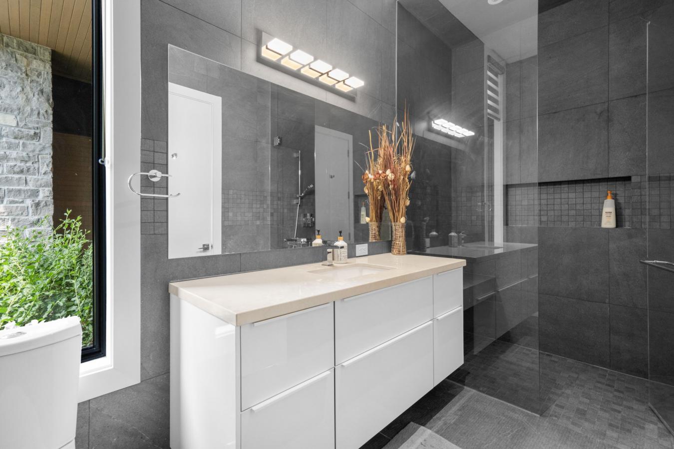 Markham, ON, L6C1G8, Canada, 7 Bedrooms Bedrooms, ,9 BathroomsBathrooms,Residential,For Sale,1868046