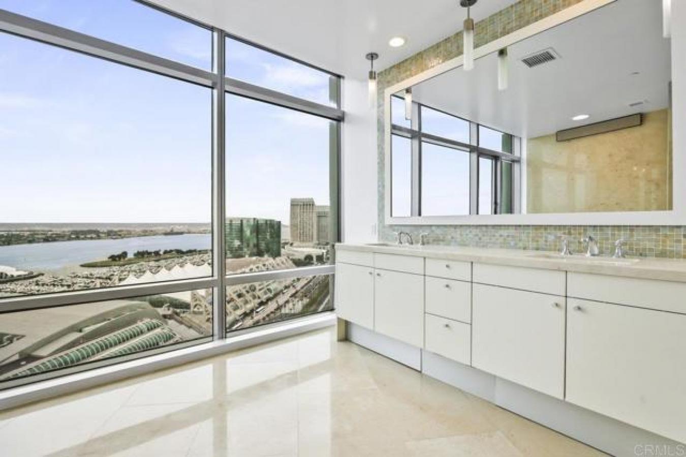 San Diego, California, 92101, United States, 3 Bedrooms Bedrooms, ,3 BathroomsBathrooms,Residential,For Sale,1868043