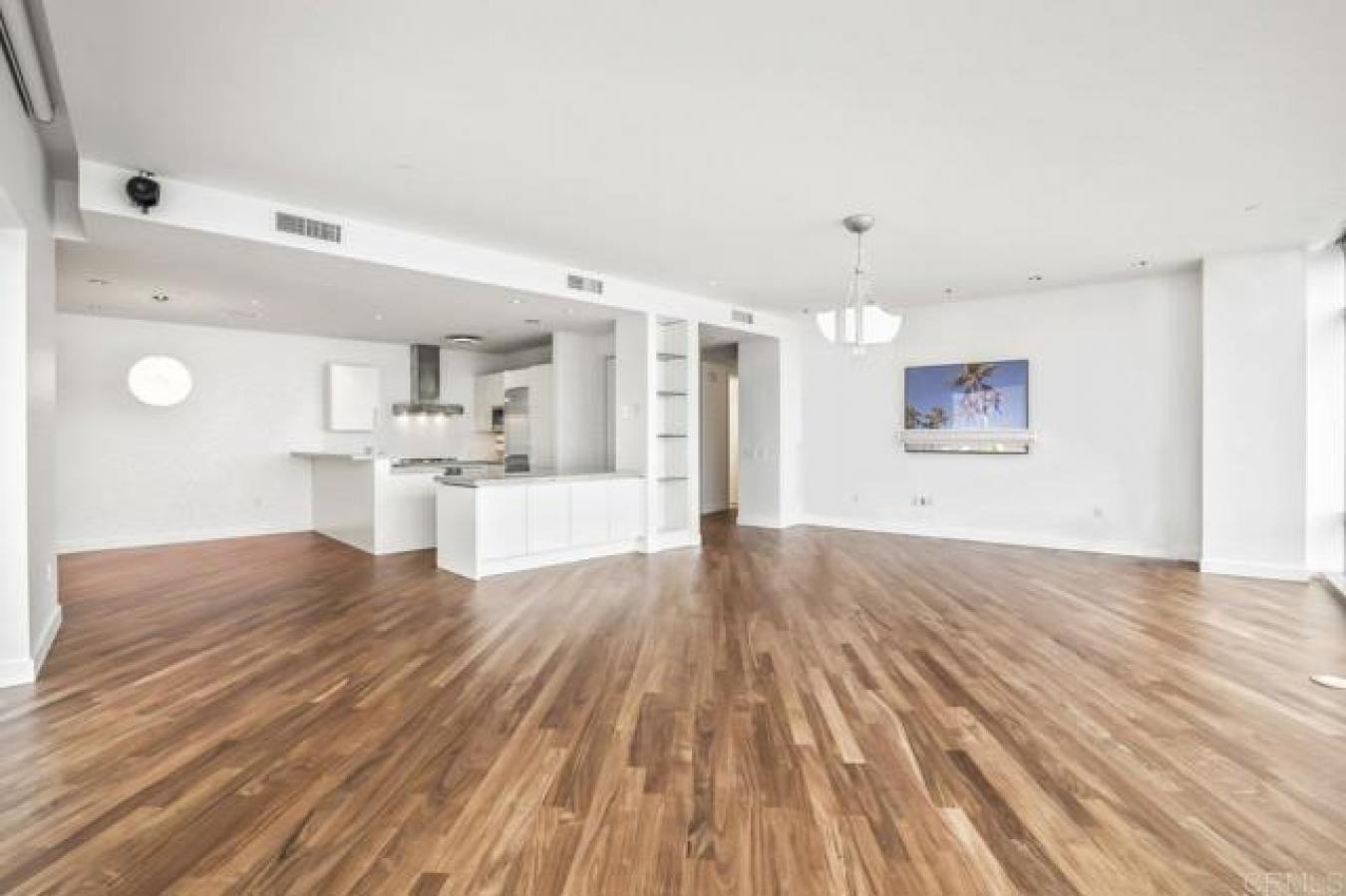 San Diego, California, 92101, United States, 3 Bedrooms Bedrooms, ,3 BathroomsBathrooms,Residential,For Sale,1868043
