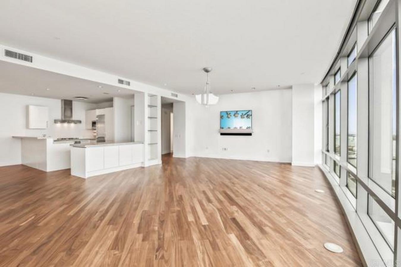 San Diego, California, 92101, United States, 3 Bedrooms Bedrooms, ,3 BathroomsBathrooms,Residential,For Sale,1868043