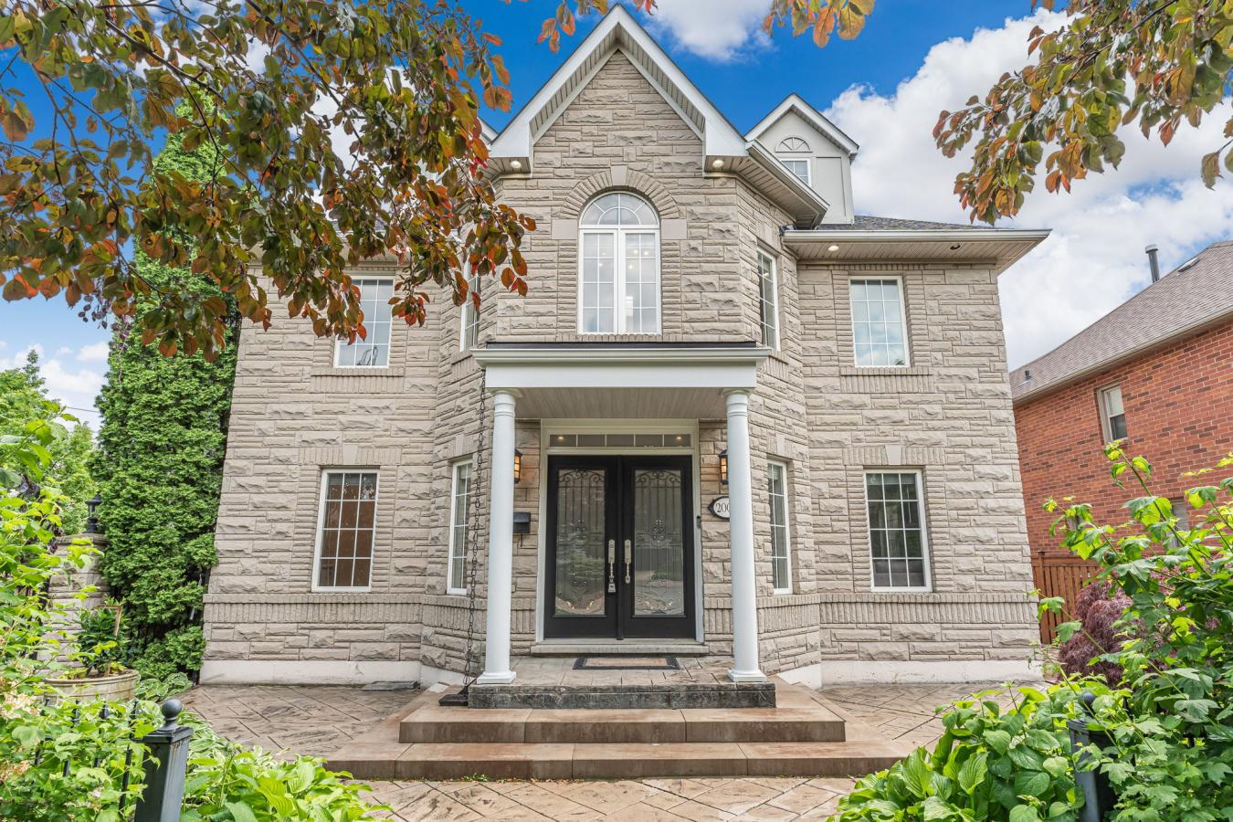 Oakville, ON, L6H 5T2, Canada, 5 Bedrooms Bedrooms, ,4 BathroomsBathrooms,Residential,For Sale,1868040 Oakville, ON, L6H 5T2, Canada, 5 Bedrooms Bedrooms, ,4 BathroomsBathrooms,Residential,For Sale,1868040
