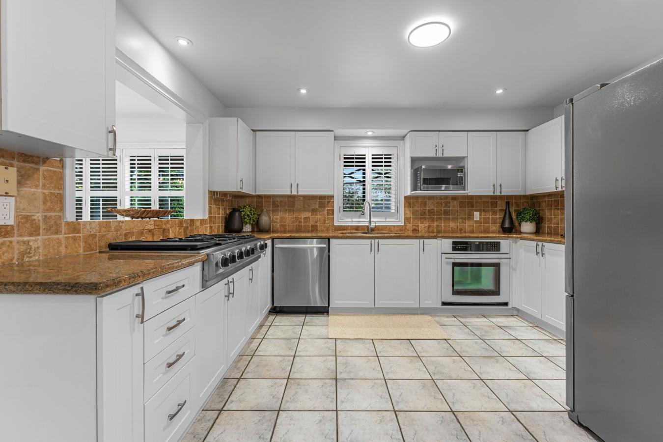 Oakville, ON, L6H 5T2, Canada, 5 Bedrooms Bedrooms, ,4 BathroomsBathrooms,Residential,For Sale,1868040