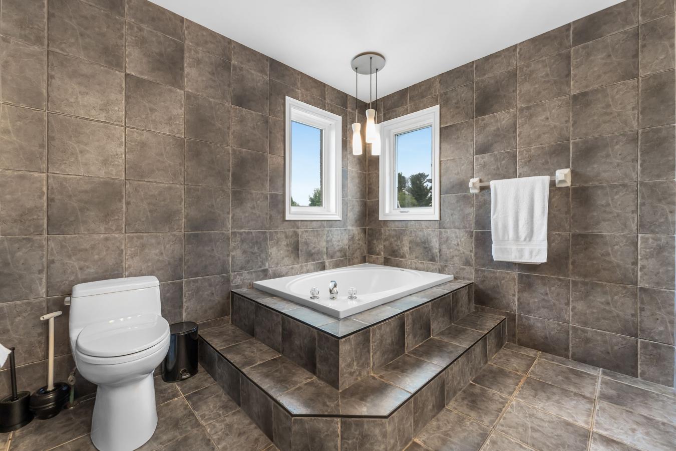 Oakville, ON, L6H 5T2, Canada, 5 Bedrooms Bedrooms, ,4 BathroomsBathrooms,Residential,For Sale,1868040