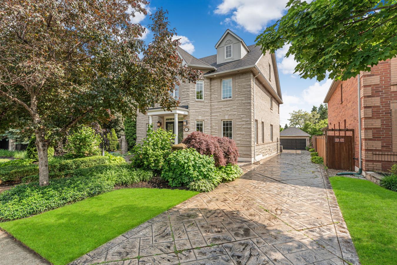 Oakville, ON, L6H 5T2, Canada, 5 Bedrooms Bedrooms, ,4 BathroomsBathrooms,Residential,For Sale,1868040