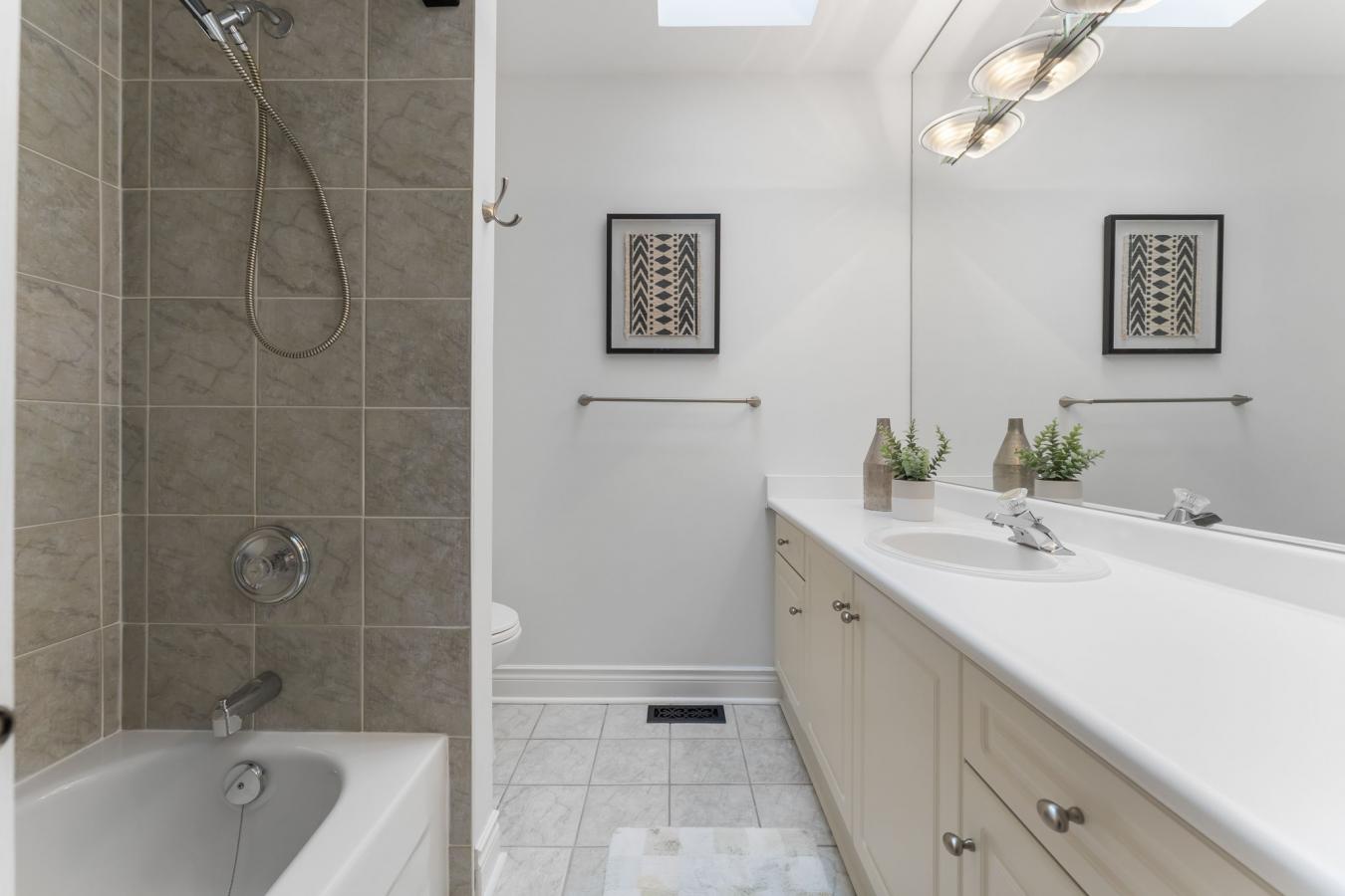 Oakville, ON, L6H 5T2, Canada, 5 Bedrooms Bedrooms, ,4 BathroomsBathrooms,Residential,For Sale,1868040