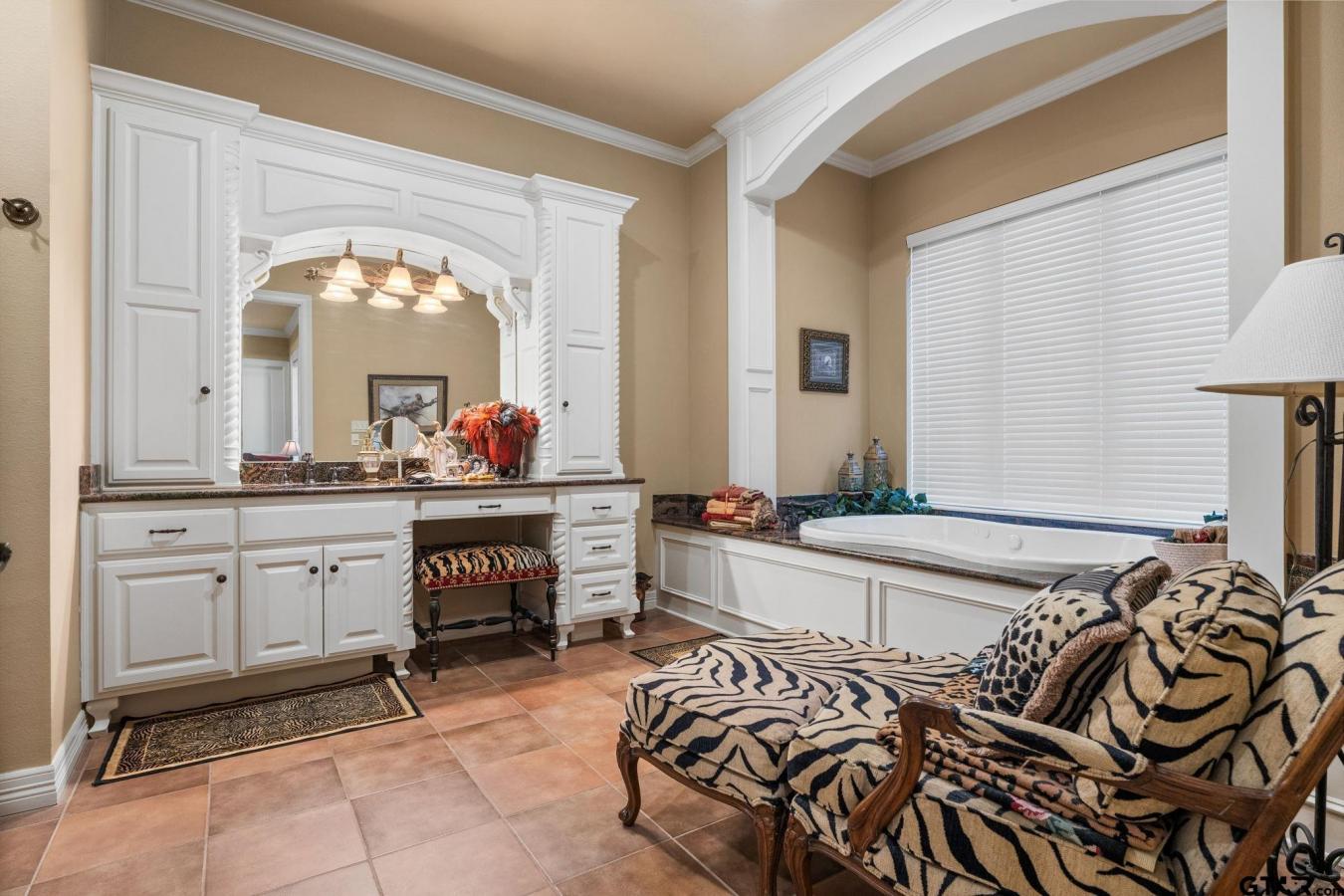 Tyler, Texas, 75707, United States, 4 Bedrooms Bedrooms, ,4 BathroomsBathrooms,Residential,For Sale,1868039