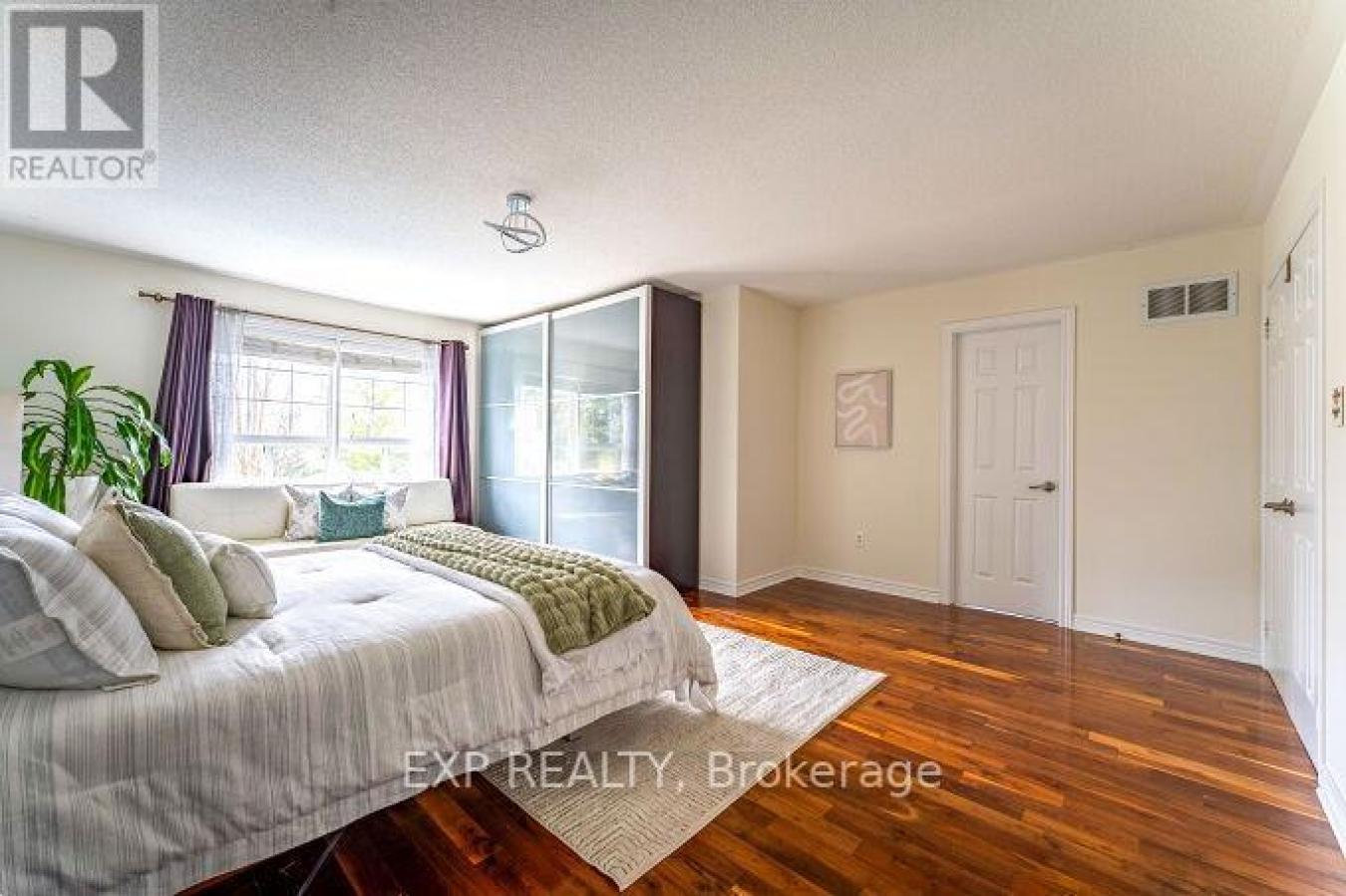 Oakville, ON, L6M4P2, Canada, 4 Bedrooms Bedrooms, ,3 BathroomsBathrooms,Residential,For Sale,1868038