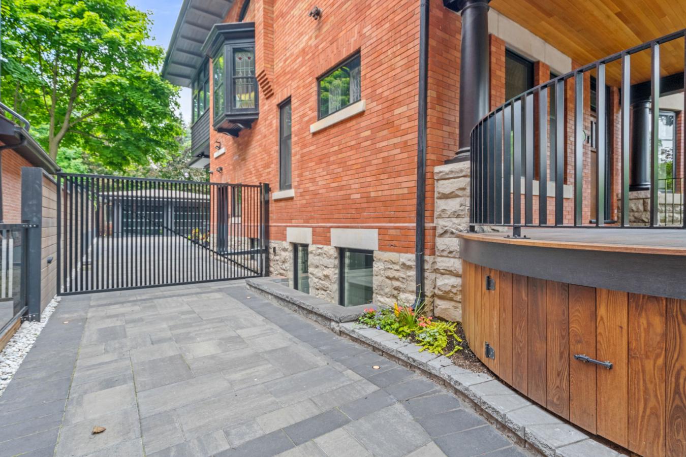 Toronto, ON, M4W 1T8, Canada, 7 Bedrooms Bedrooms, ,6 BathroomsBathrooms,Residential,For Sale,1860179