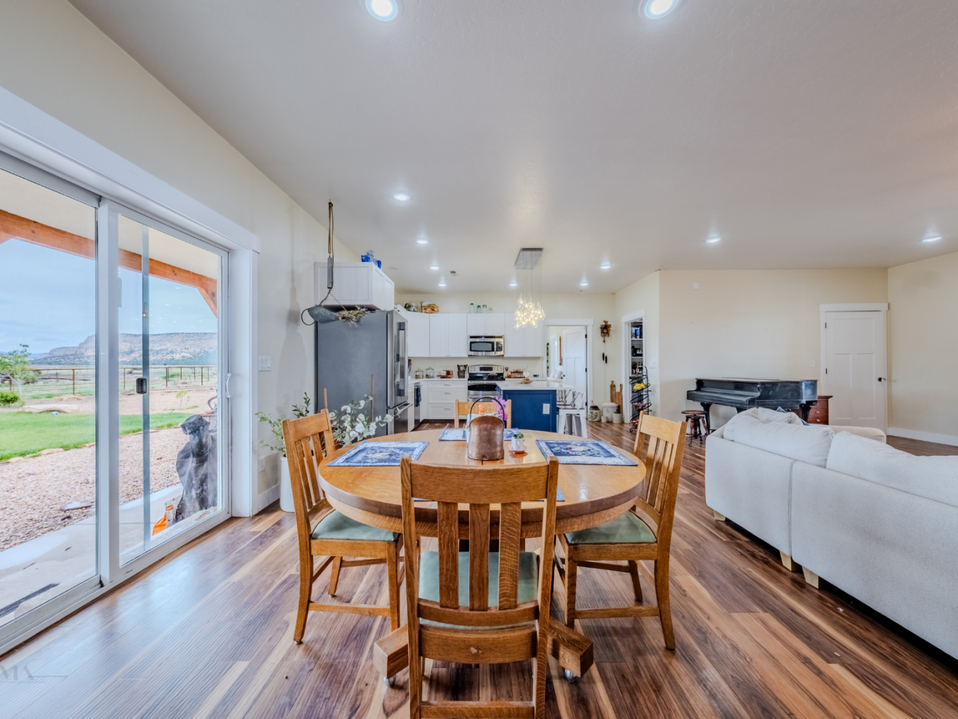 Kanab, Utah, 84331, United States, 4 Bedrooms Bedrooms, ,3 BathroomsBathrooms,Residential,For Sale,1868035