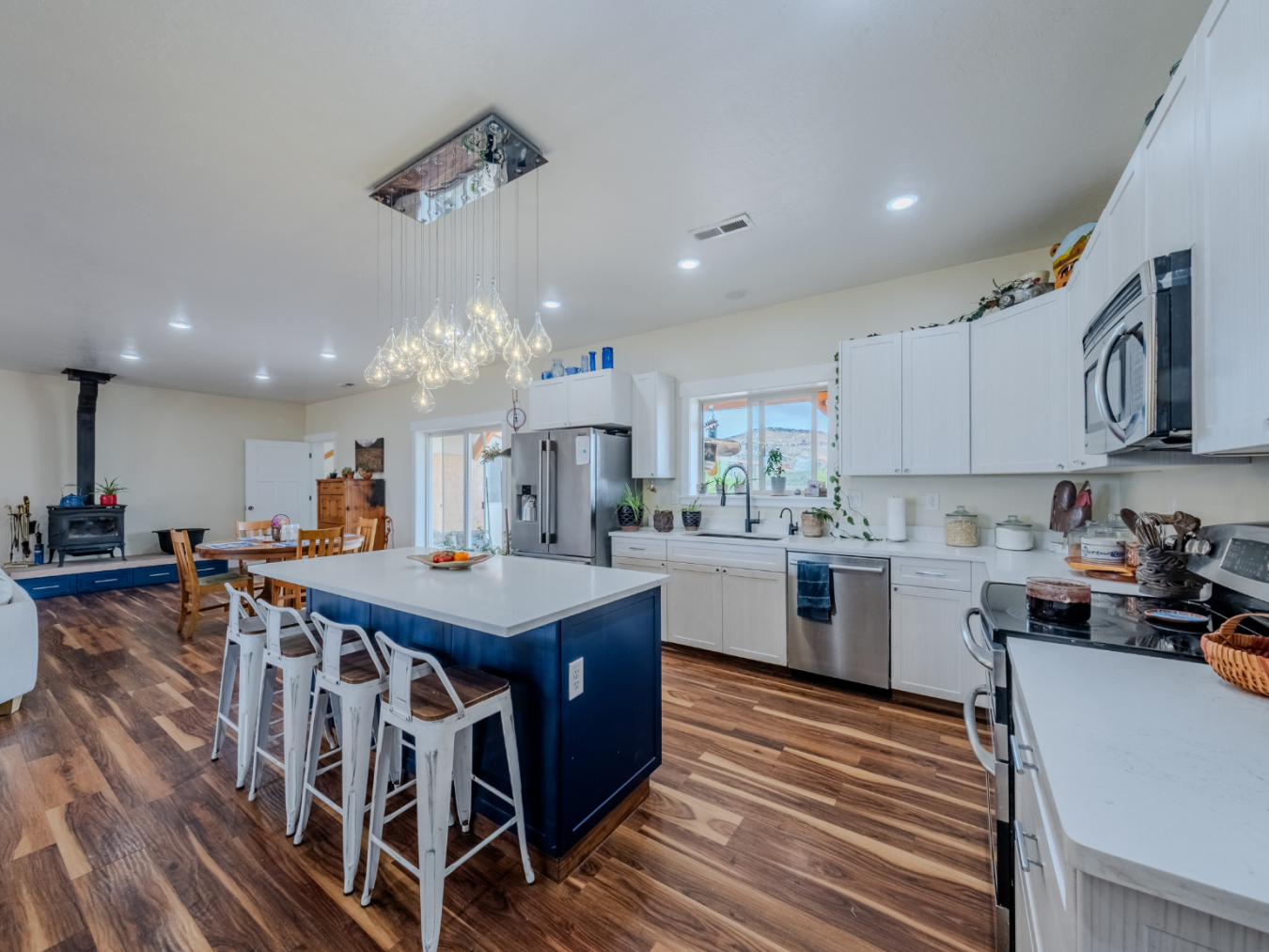 Kanab, Utah, 84331, United States, 4 Bedrooms Bedrooms, ,3 BathroomsBathrooms,Residential,For Sale,1868035