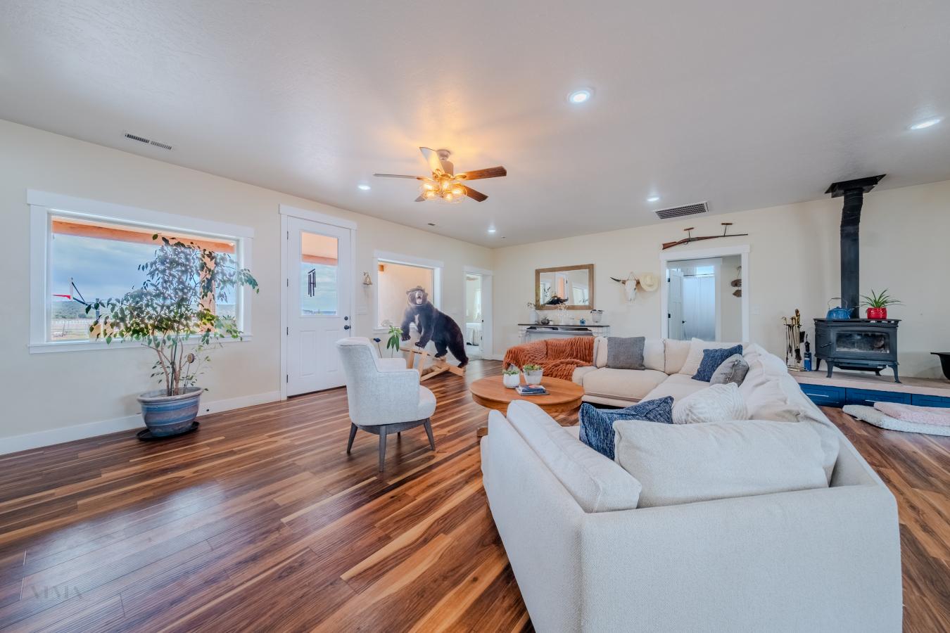 Kanab, Utah, 84331, United States, 4 Bedrooms Bedrooms, ,3 BathroomsBathrooms,Residential,For Sale,1868035