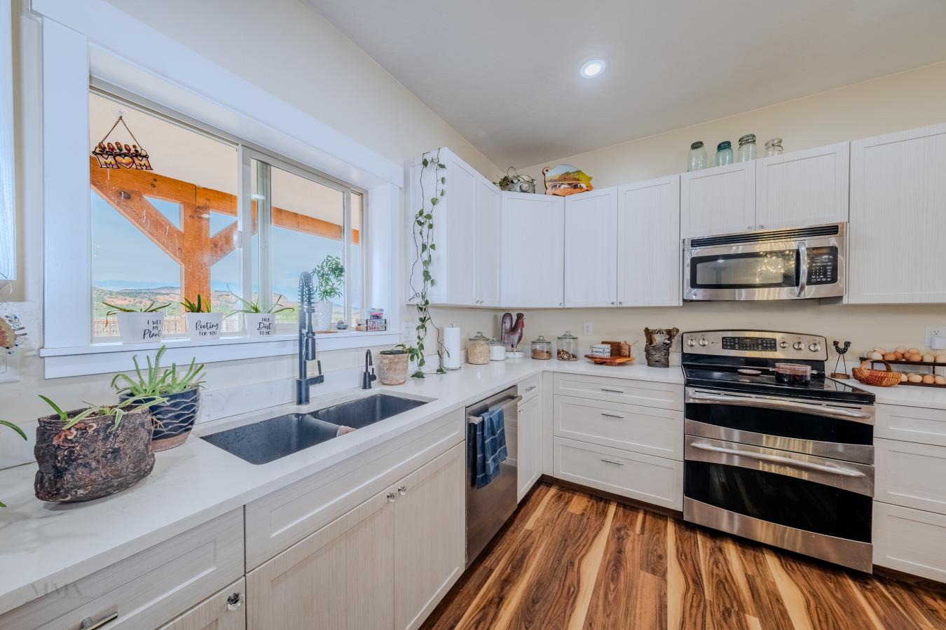 Kanab, Utah, 84331, United States, 4 Bedrooms Bedrooms, ,3 BathroomsBathrooms,Residential,For Sale,1868035