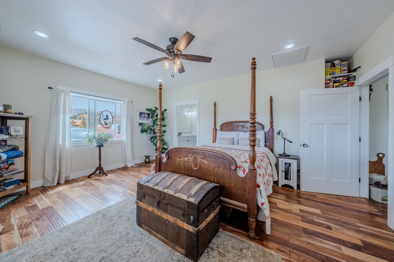 Kanab, Utah, 84331, United States, 4 Bedrooms Bedrooms, ,3 BathroomsBathrooms,Residential,For Sale,1868035