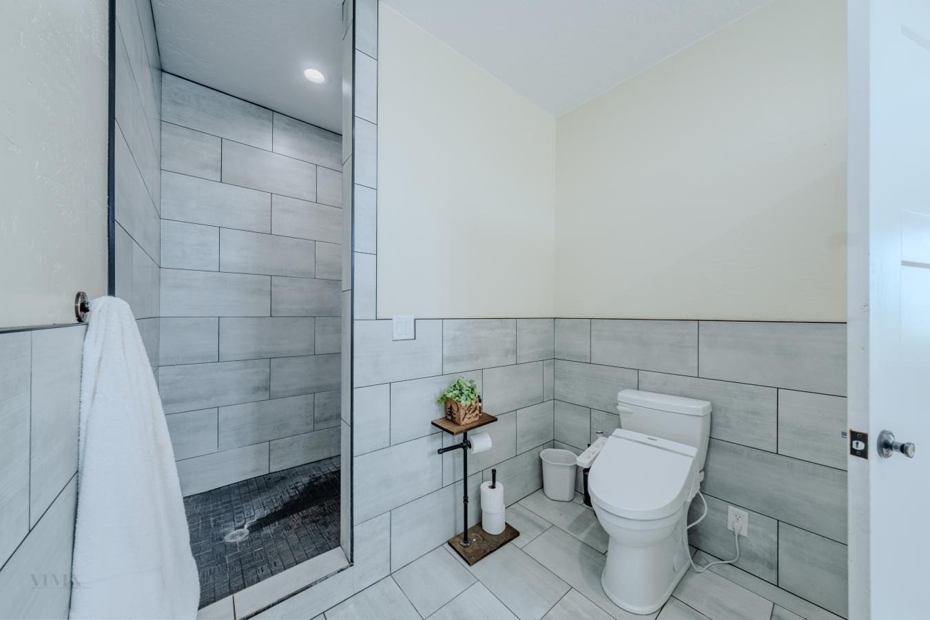 Kanab, Utah, 84331, United States, 4 Bedrooms Bedrooms, ,3 BathroomsBathrooms,Residential,For Sale,1868035