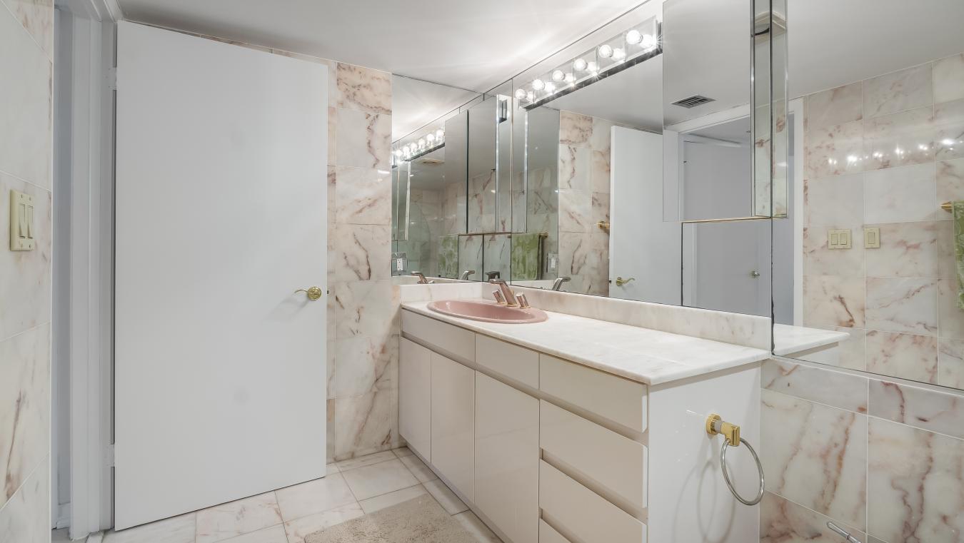 Surfside, Florida, 33154, United States, 2 Bedrooms Bedrooms, ,2 BathroomsBathrooms,Residential,For Sale,1860177