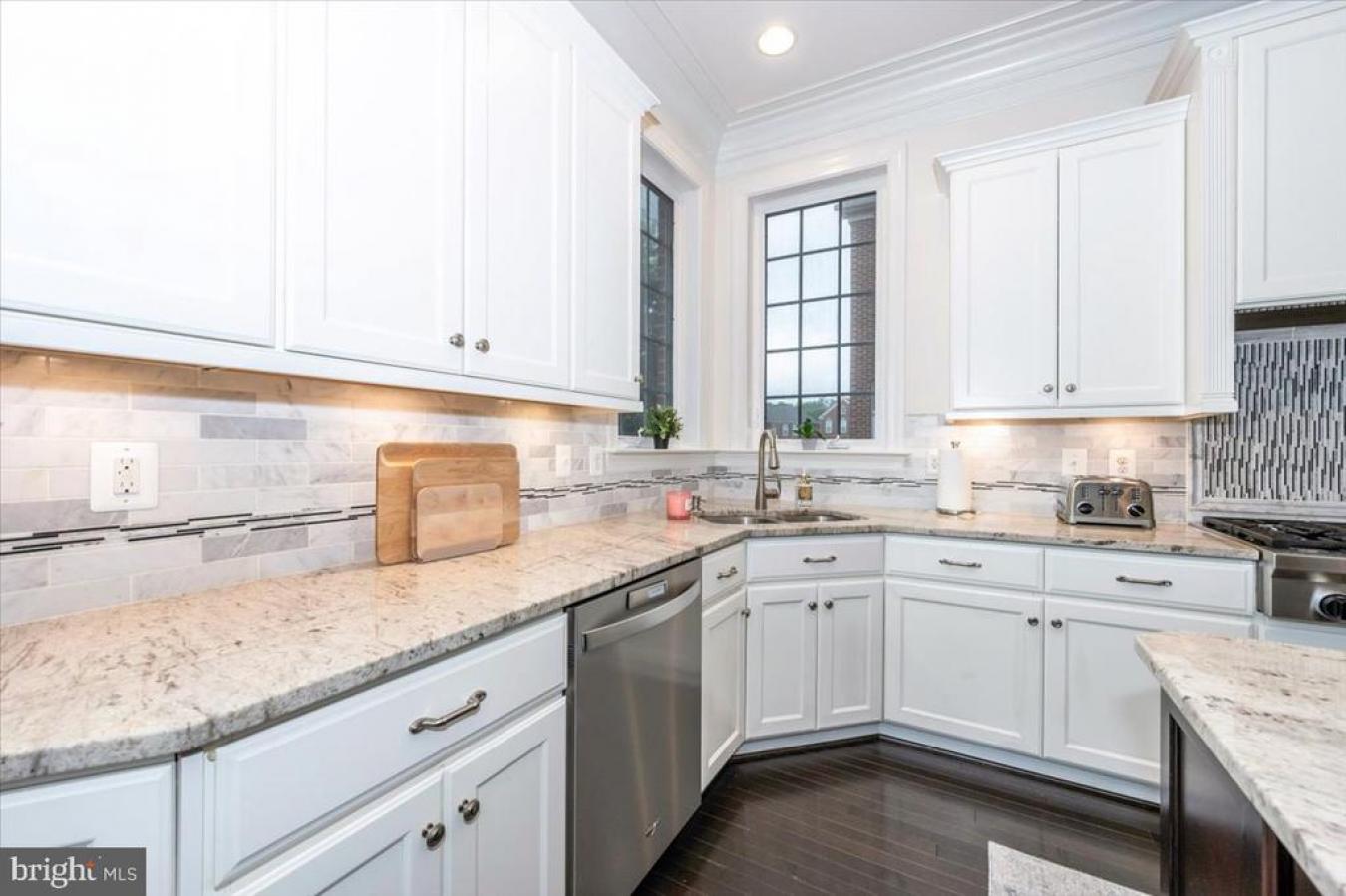 Gaithersburg, Maryland, 20878, United States, 5 Bedrooms Bedrooms, ,4 BathroomsBathrooms,Residential,For Sale,1868030