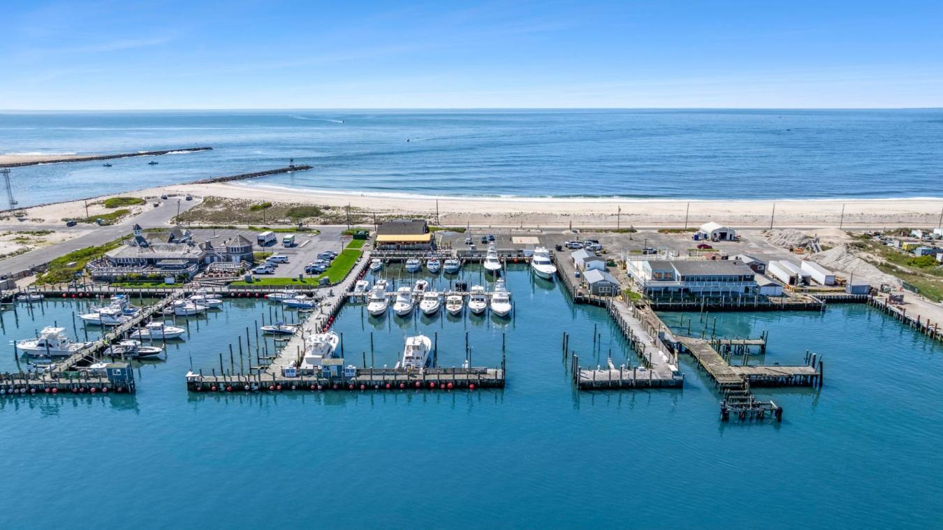 Hampton Bays, New York, 11946, United States, ,Residential,For Sale,1862725