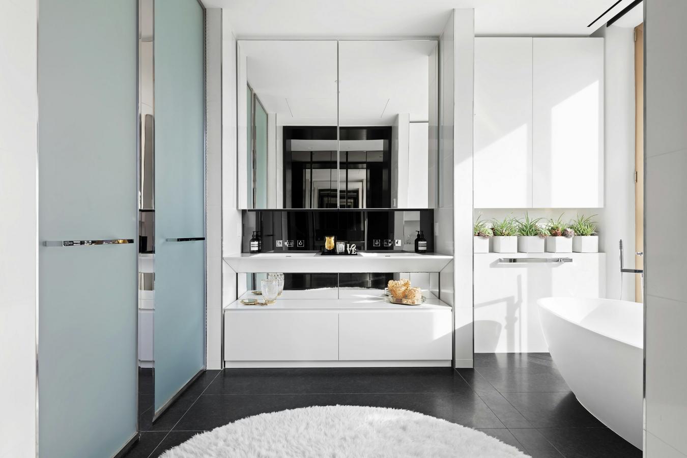 Chelsea, New York, 10011, United States, 3 Bedrooms Bedrooms, ,2 BathroomsBathrooms,Residential,For Sale,1968601