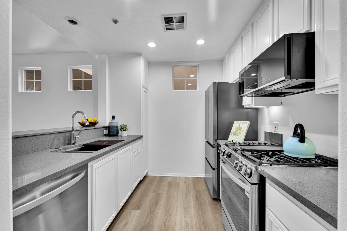 Playa Vista, Los Angeles, 90094, United States, 2 Bedrooms Bedrooms, ,2 BathroomsBathrooms,Residential,For Sale,1869008