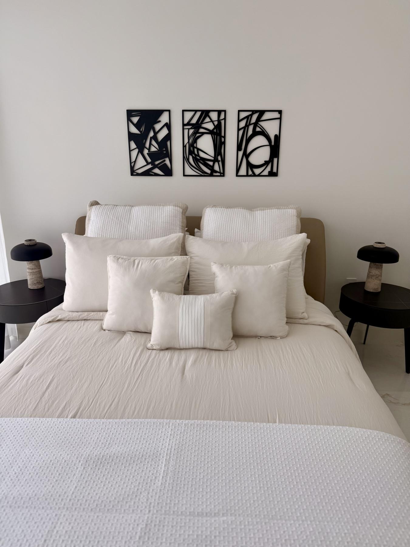 Miami, Florida, 33131, United States, 2 Bedrooms Bedrooms, ,2 BathroomsBathrooms,Residential,For Sale,1867819